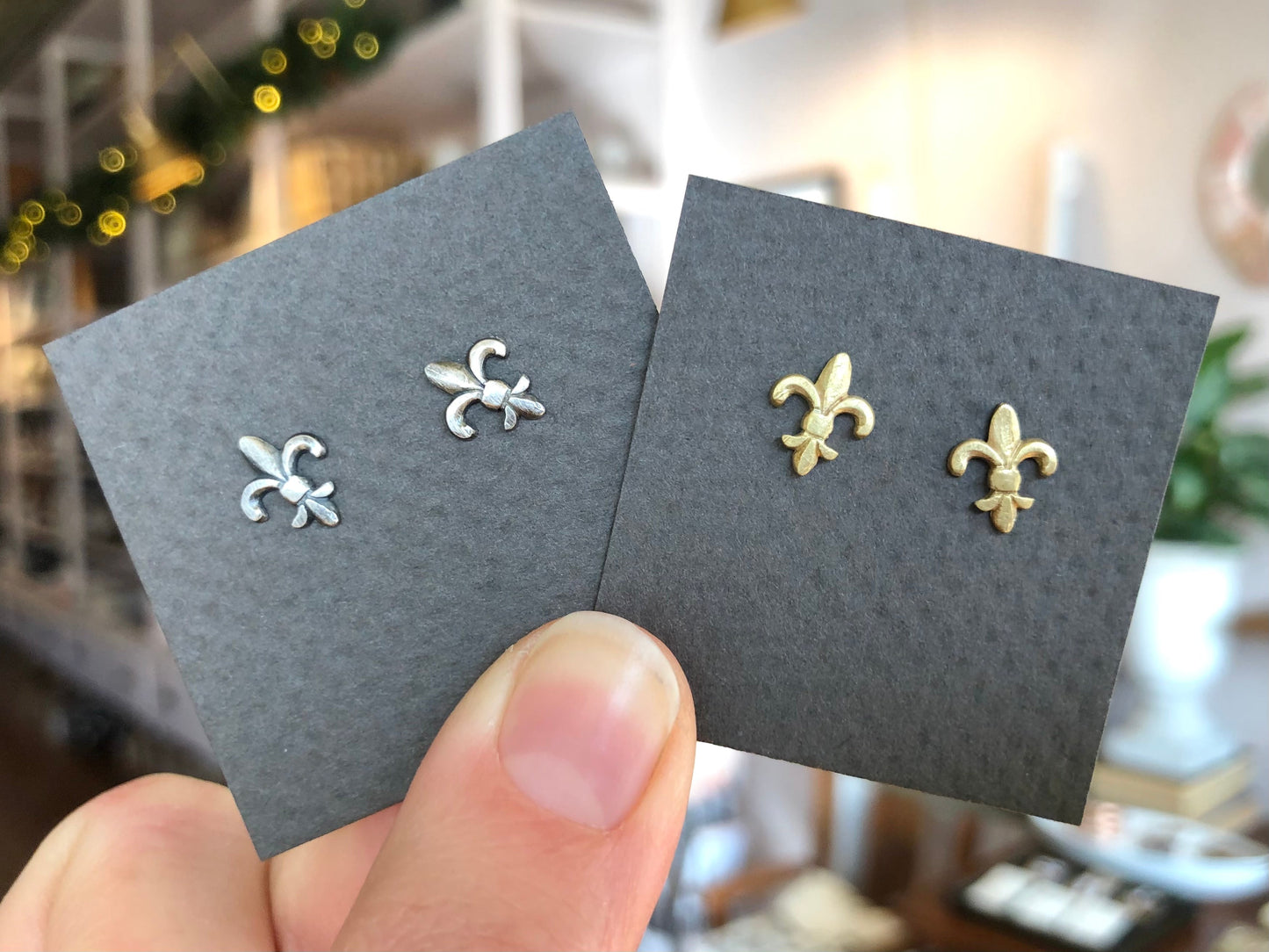 Fleur de lis Stud