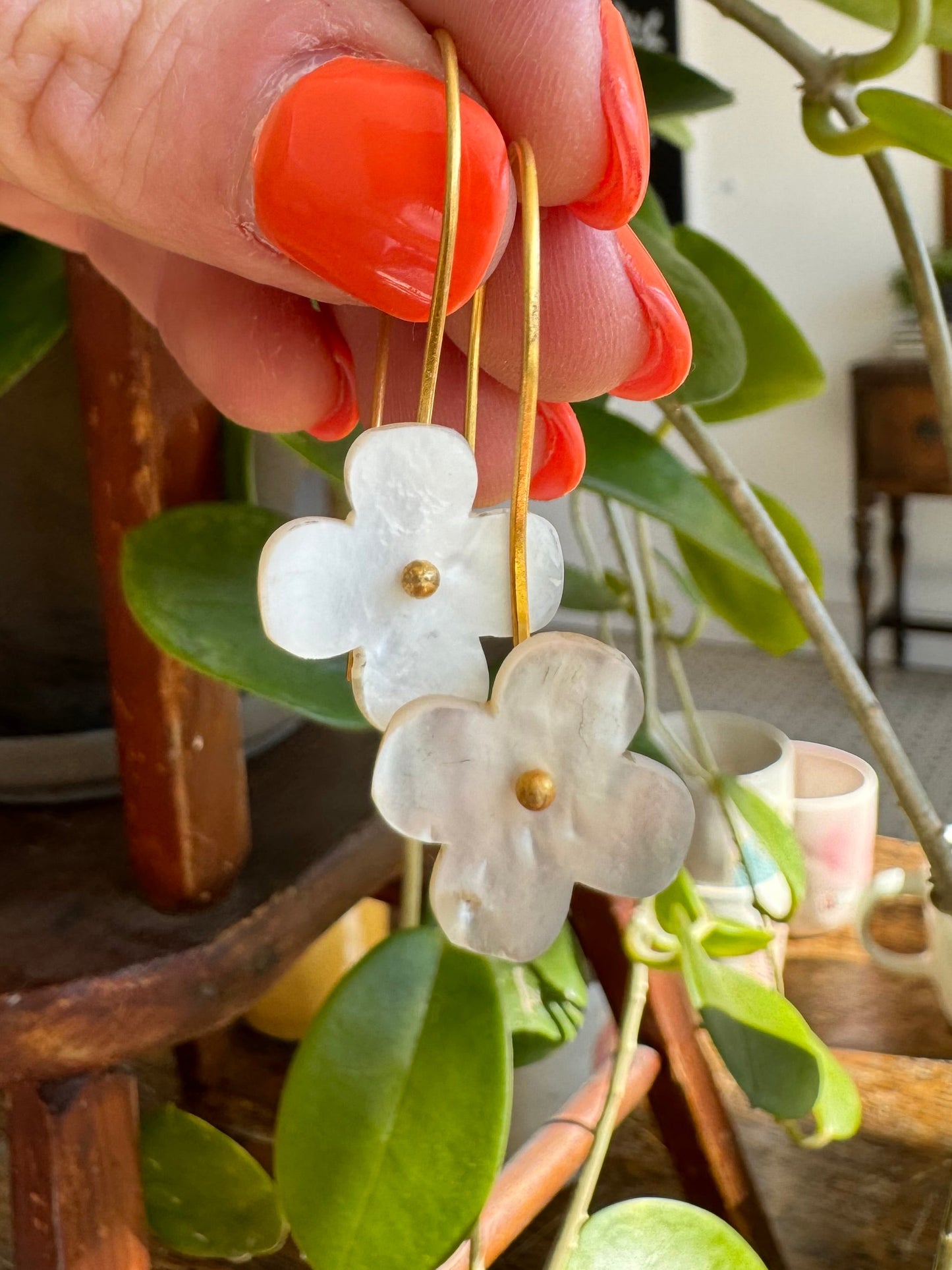 Mother of Pearl Single Flower Earrings